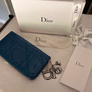 🔥FLASH SALE🔥Authentic Christian Dior wallet